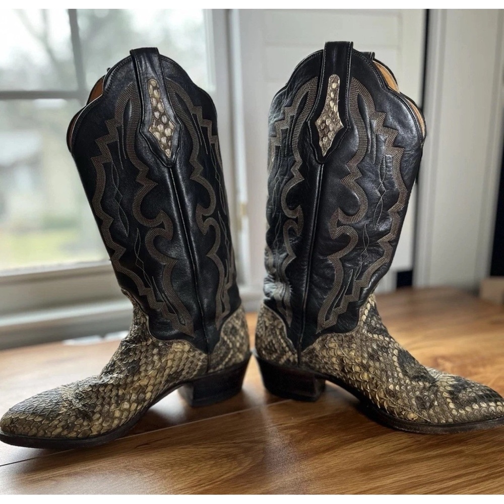 Exotic Diamondback Rattlesnake 
Skin Boots - Black and Tan A Must See!